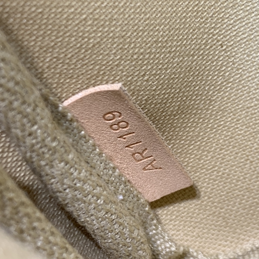 Louis Vuitton Pochette Accessoires-15.5*4*10.5CM