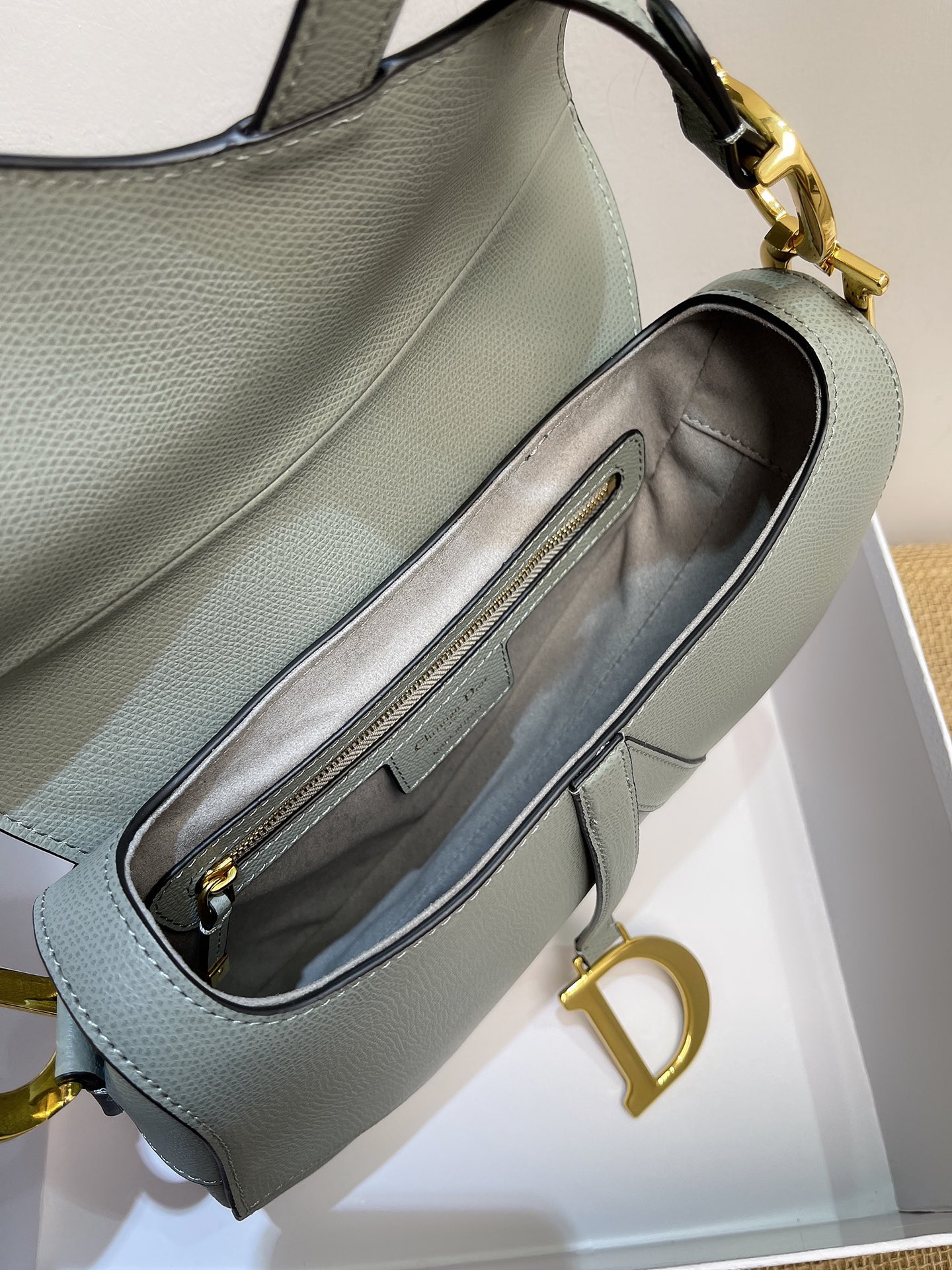 Diro Saddle Bag-25.5 x 20 x 6.5CM Diro Saddle Bag-25.5 x 20 x 6.5CM