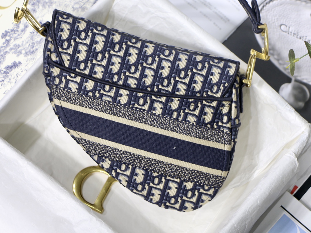 Diro Saddle Bag-25.5 x 20 x 6.5CM Diro Saddle Bag-25.5 x 20 x 6.5CM