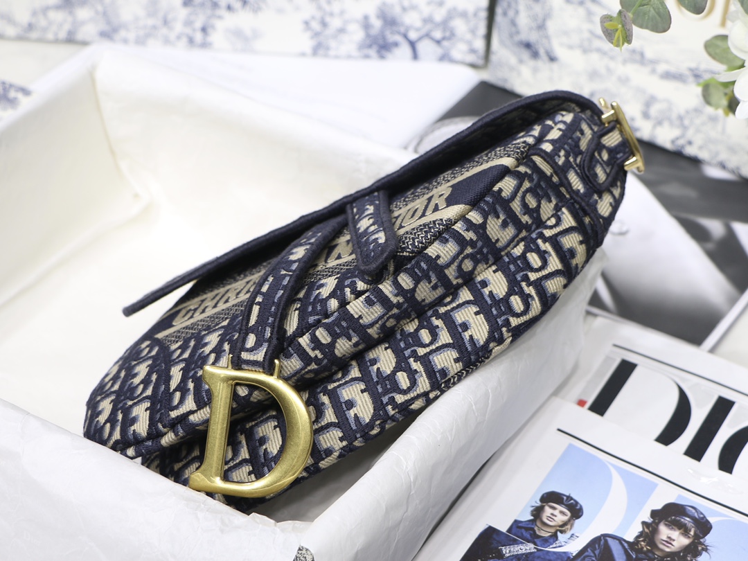 Diro Saddle Bag-25.5 x 20 x 6.5CM Diro Saddle Bag-25.5 x 20 x 6.5CM