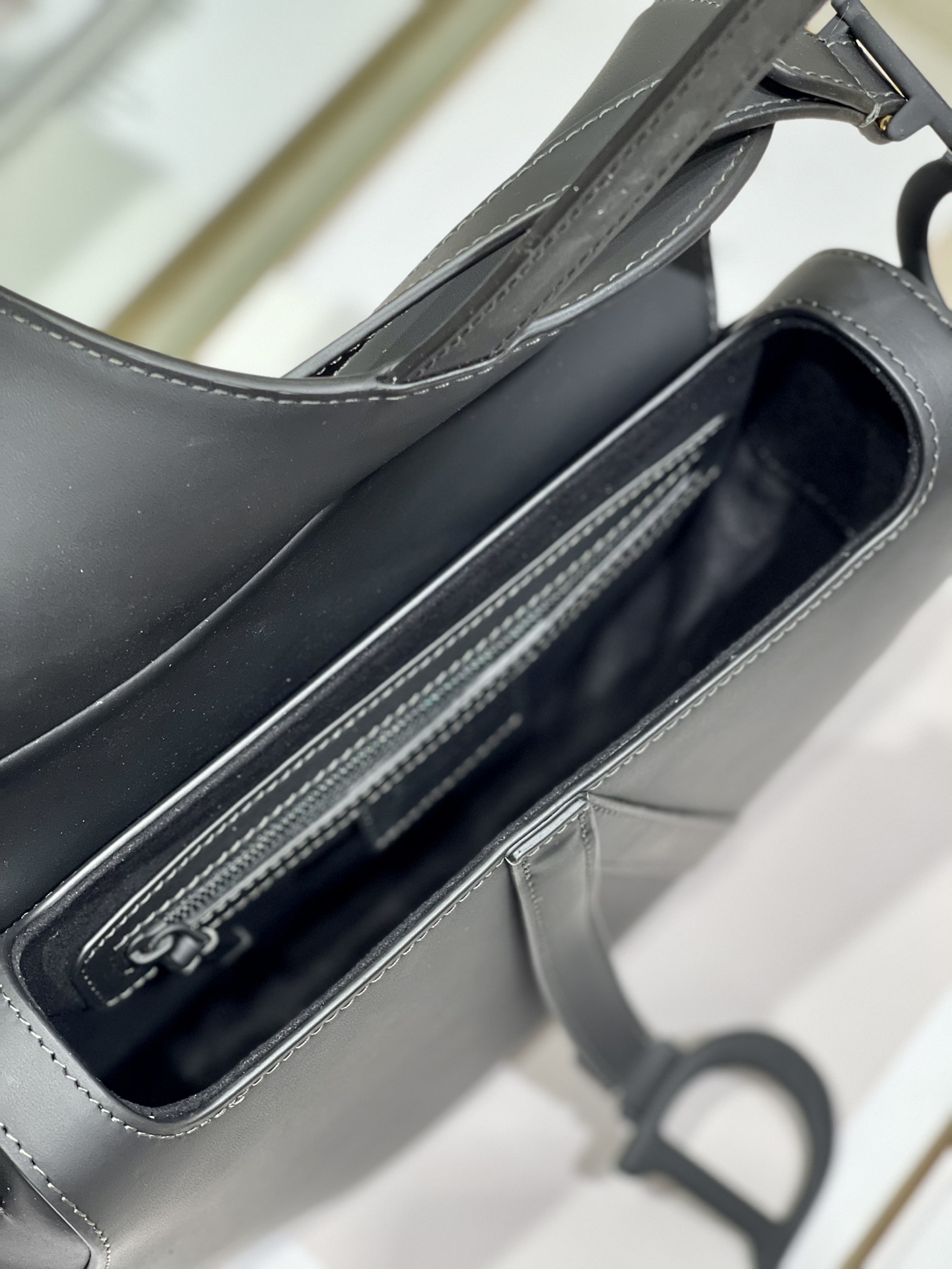 Diro Saddle Bag-25.5 x 20 x 6.5CM Diro Saddle Bag-25.5 x 20 x 6.5CM