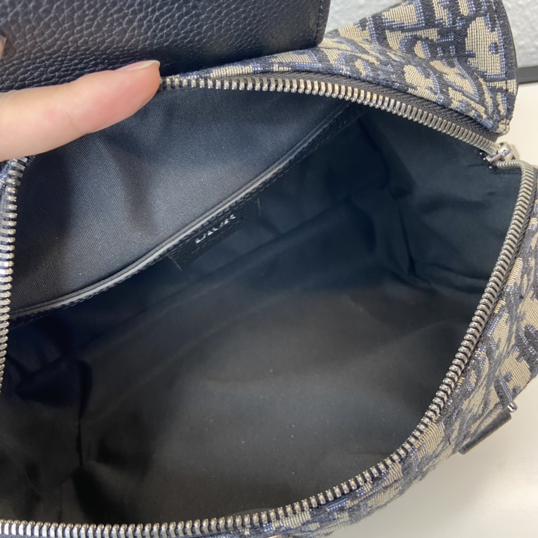Diro Oblique Bag-26 x 16 x 14.5 CM