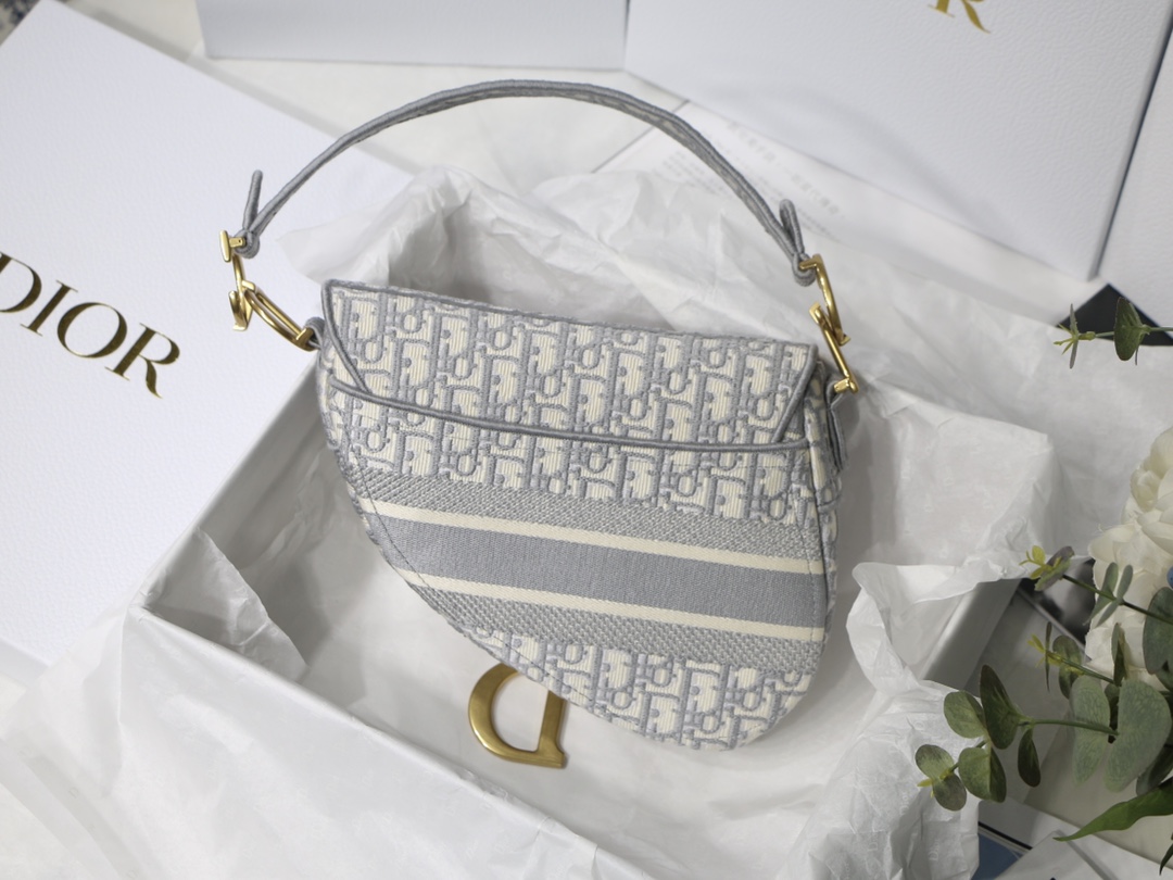 Diro Saddle Bag-25.5 x 20 x 6.5CM Diro Saddle Bag-25.5 x 20 x 6.5CM
