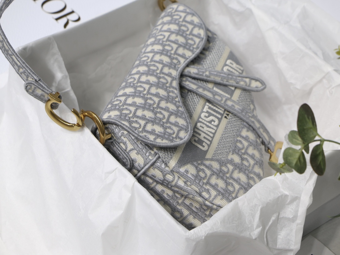 Diro Saddle Bag-25.5 x 20 x 6.5CM Diro Saddle Bag-25.5 x 20 x 6.5CM