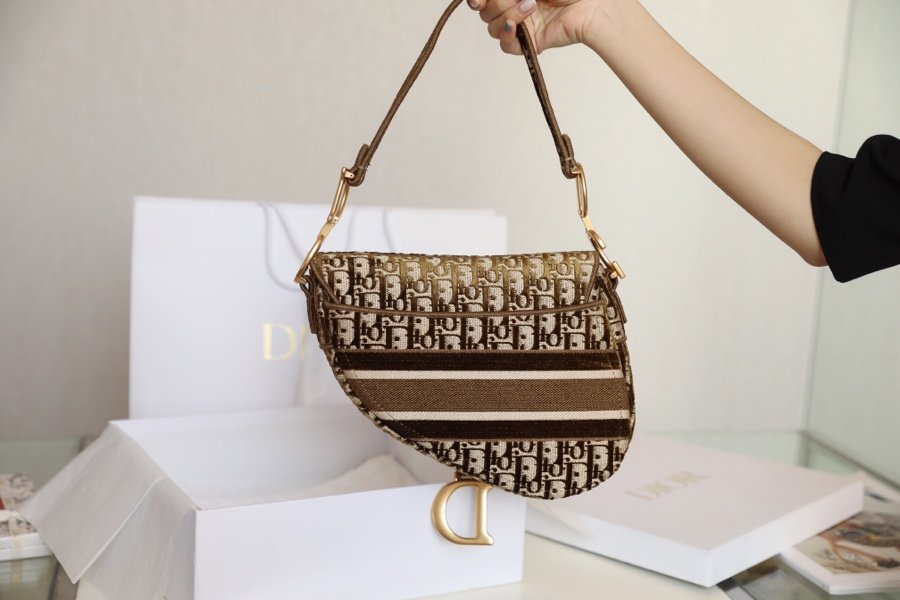 Diro Saddle Bag-25.5 x 20 x 6.5CM Diro Saddle Bag-25.5 x 20 x 6.5CM