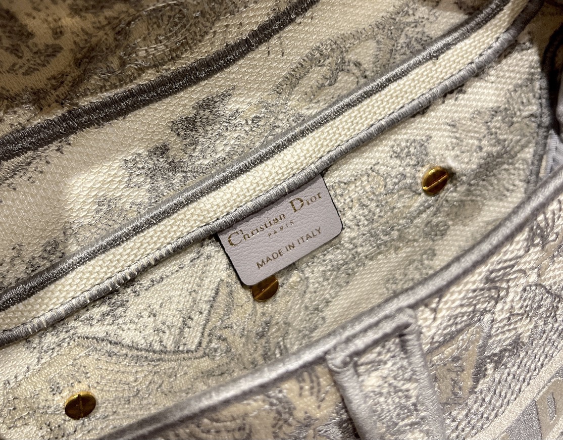 Diro Saddle Bag-25.5 x 20 x 6.5CM Diro Saddle Bag-25.5 x 20 x 6.5CM
