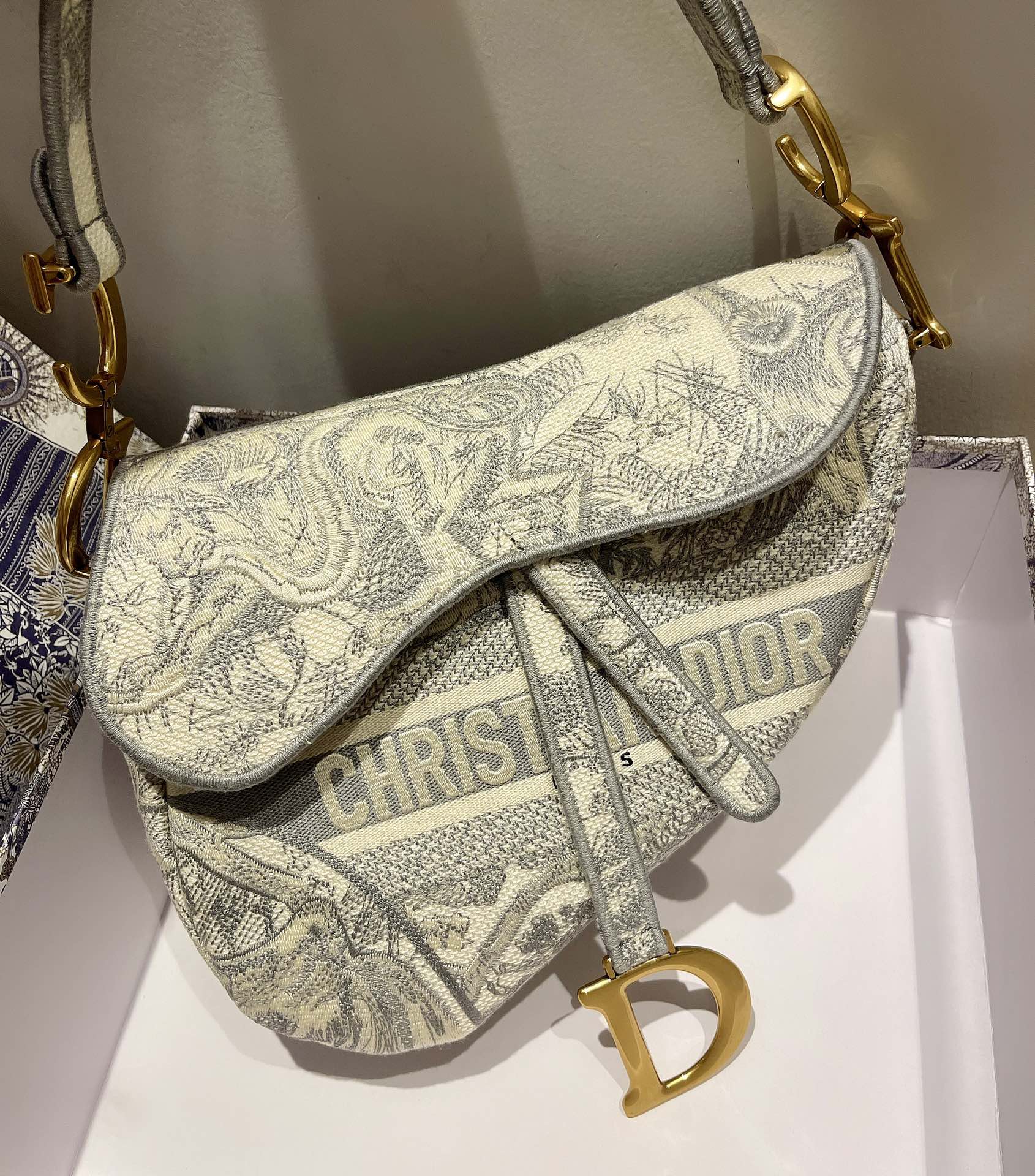 Diro Saddle Bag-25.5 x 20 x 6.5CM Diro Saddle Bag-25.5 x 20 x 6.5CM