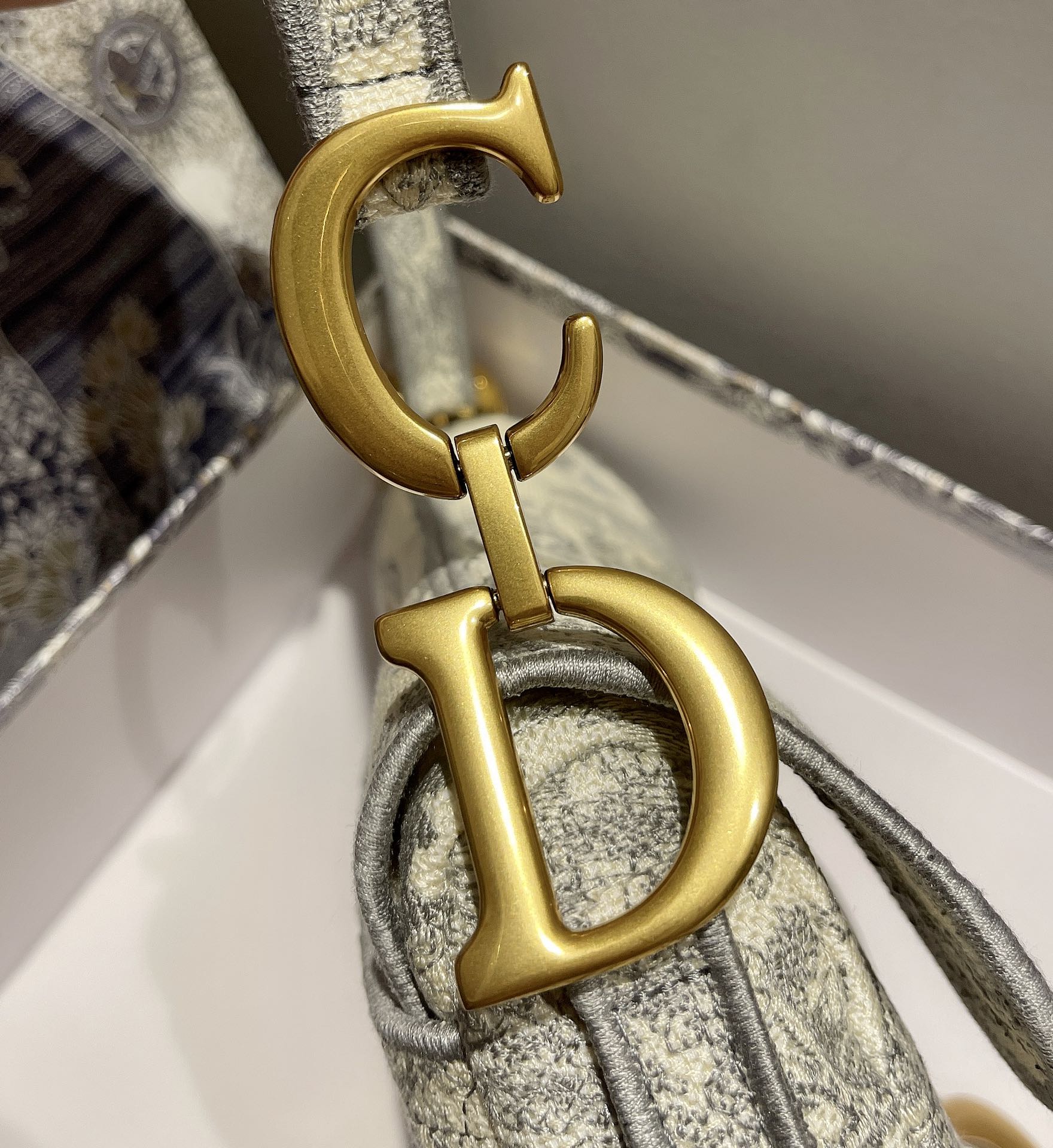 Diro Saddle Bag-25.5 x 20 x 6.5CM Diro Saddle Bag-25.5 x 20 x 6.5CM