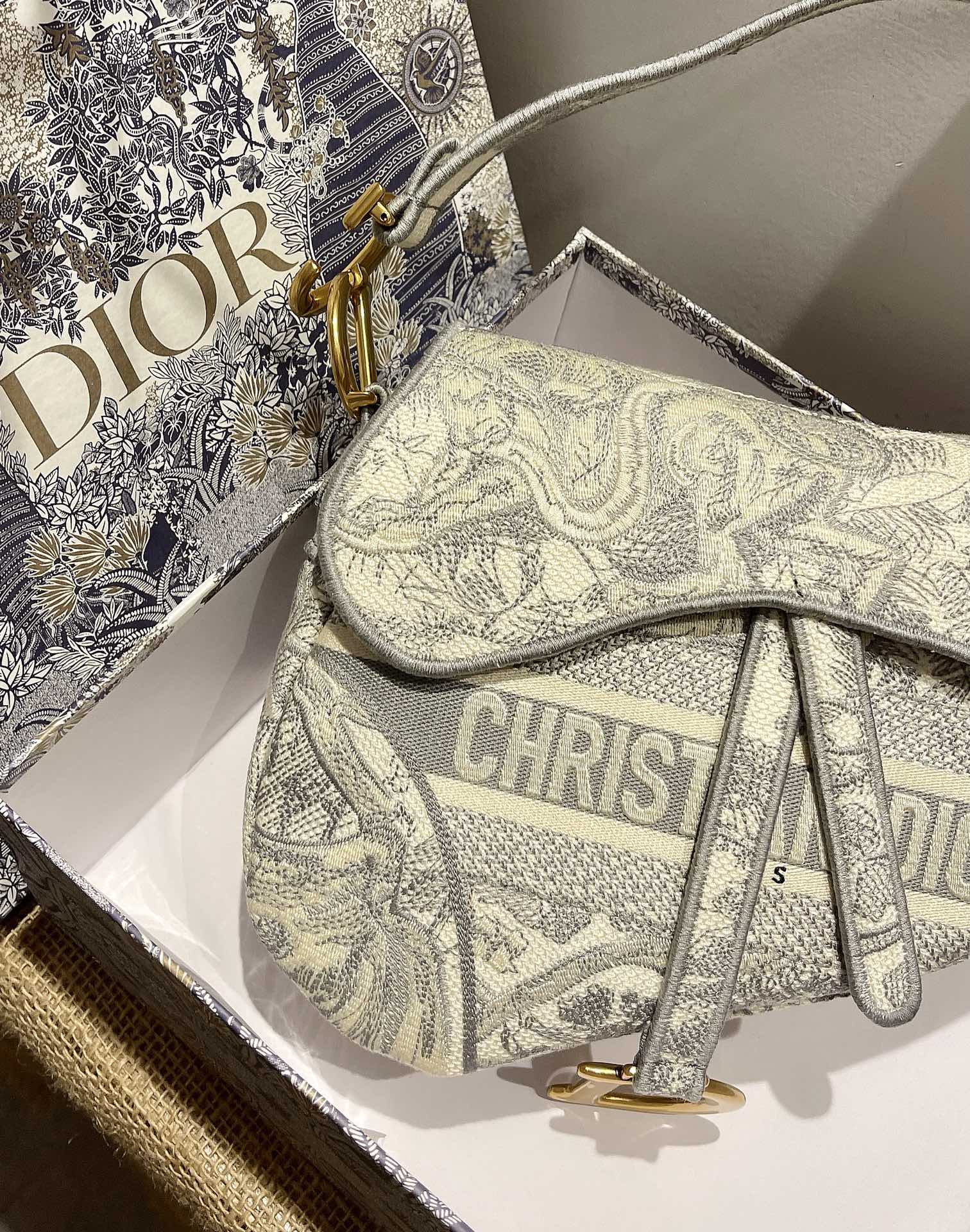 Diro Saddle Bag-25.5 x 20 x 6.5CM Diro Saddle Bag-25.5 x 20 x 6.5CM