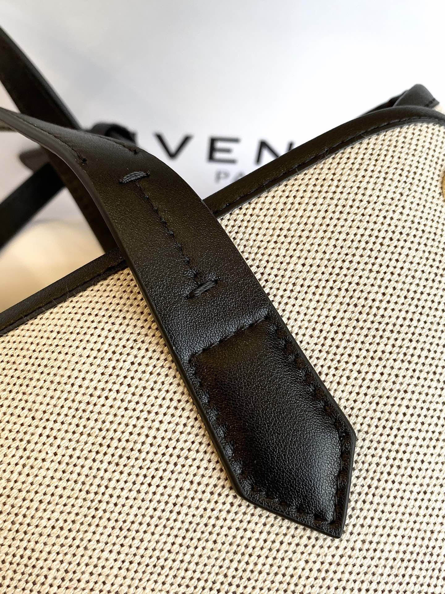 Gienvchy Bond Tote-21*32*14CM
