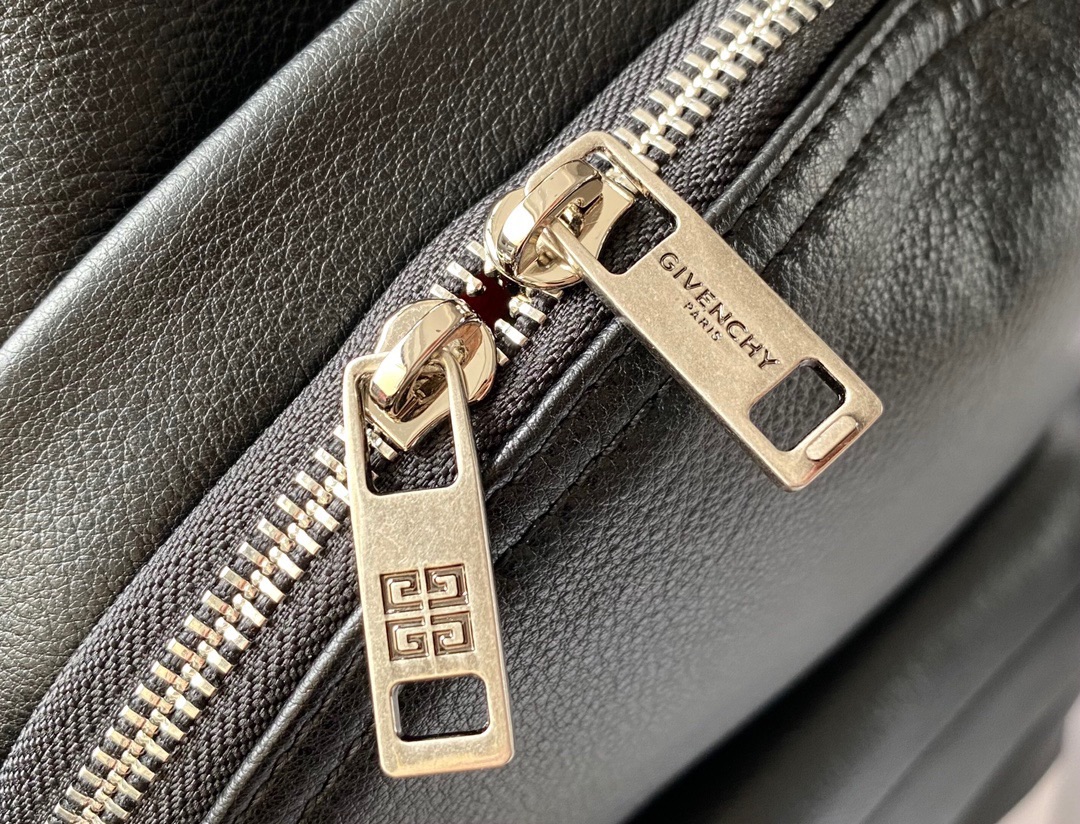 Gienvchy Backpack-28x40x15CM
