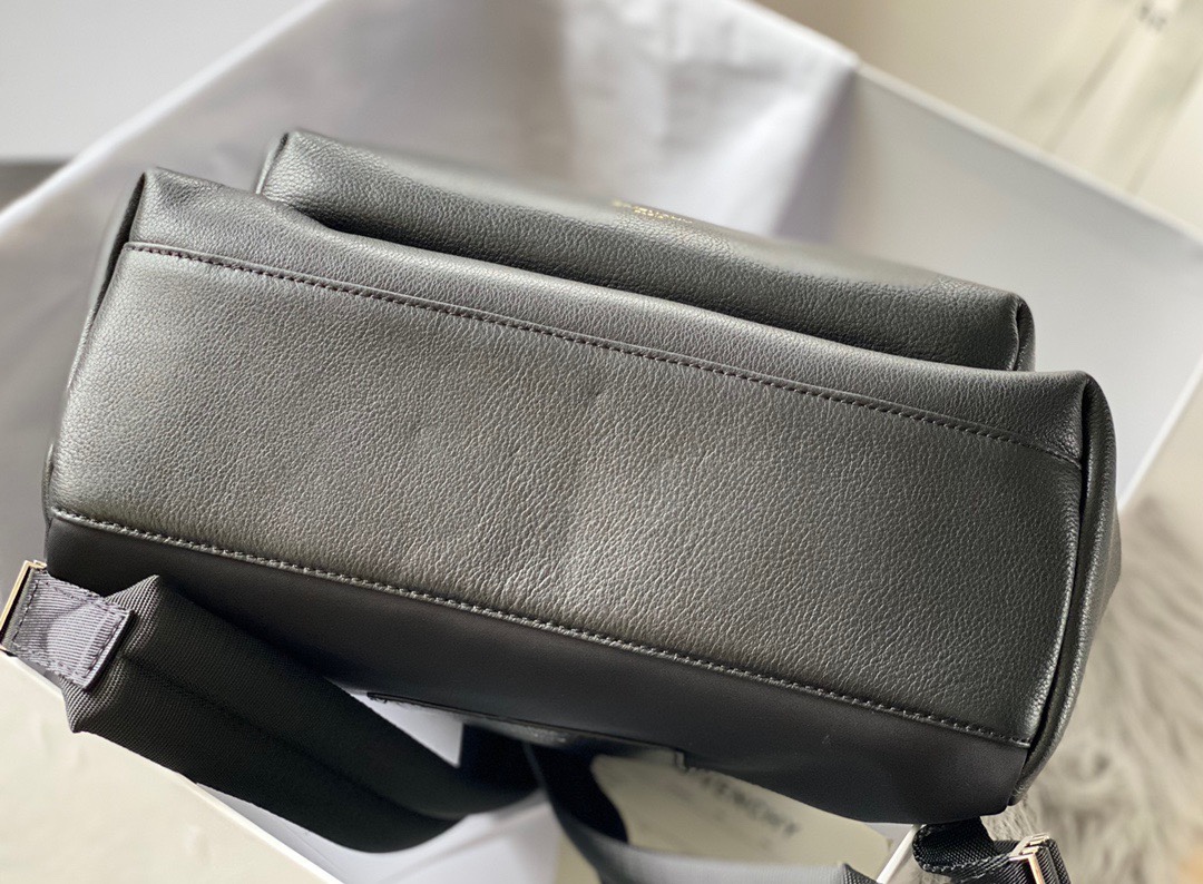 Gienvchy Backpack-28x40x15CM