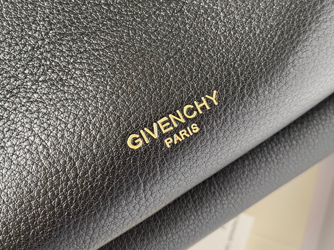 Gienvchy Backpack-28x40x15CM