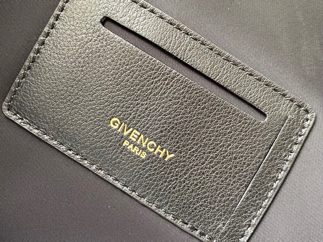 Gienvchy Backpack-28x40x15CM