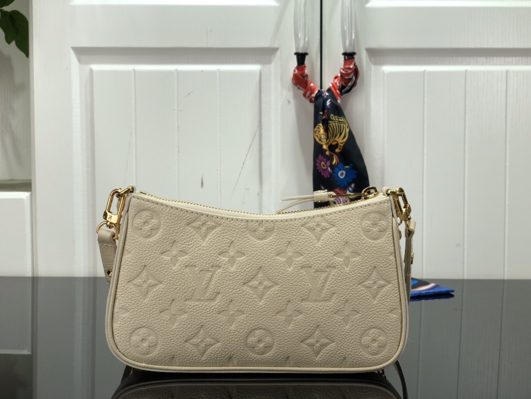 Louis Vuitton Easy Pouch On Strap-19×11.5x3CM