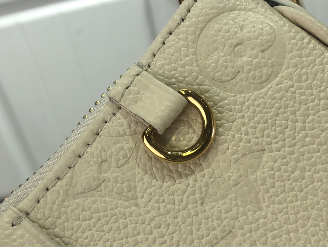 Louis Vuitton Easy Pouch On Strap-19×11.5x3CM