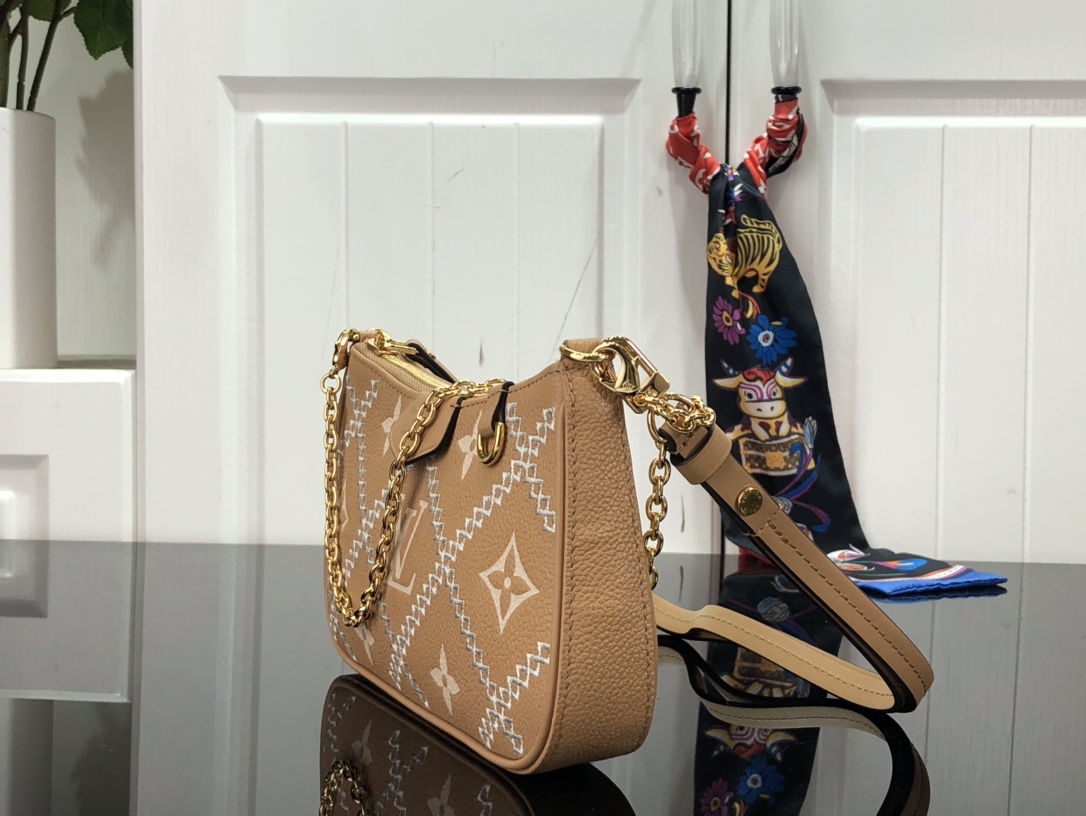 Louis Vuitton Easy Pouch On Strap-19×11.5x3CM