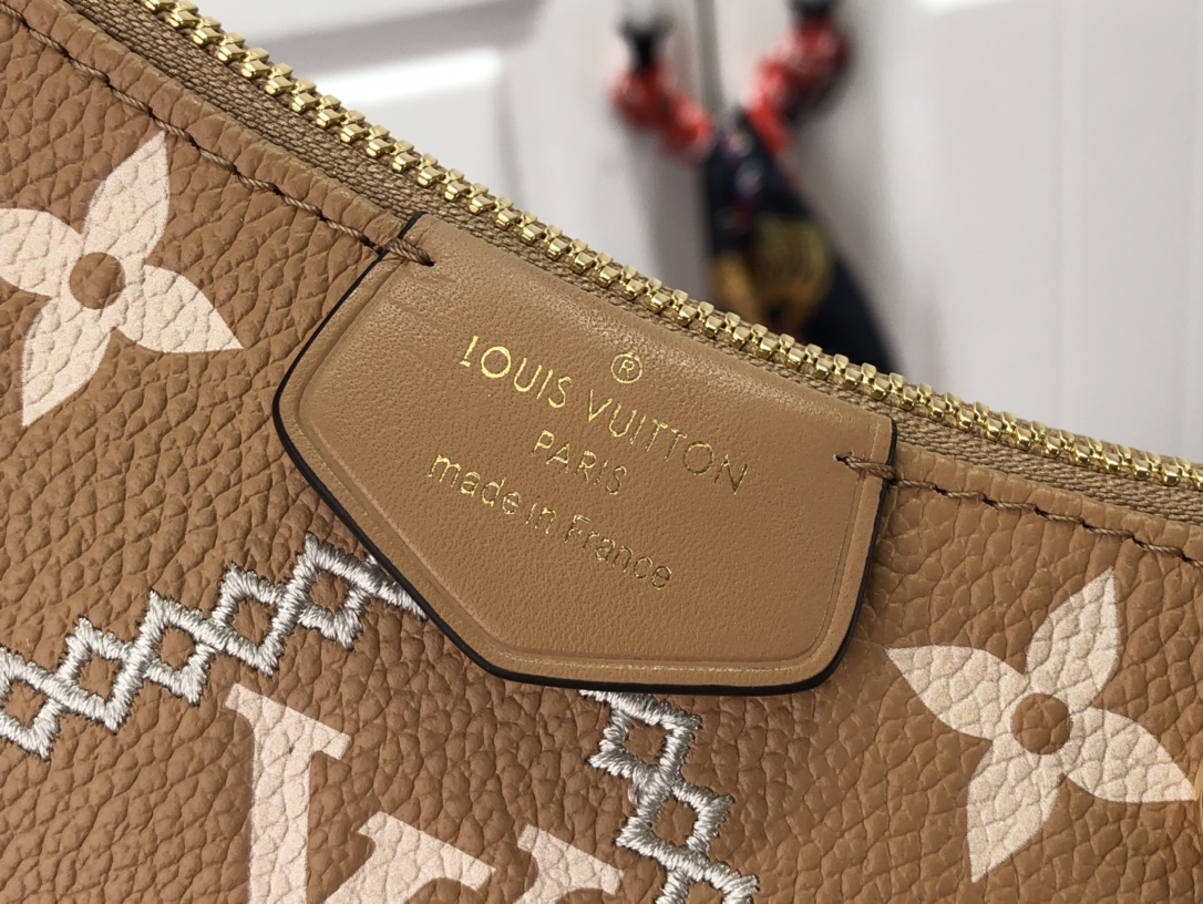Louis Vuitton Easy Pouch On Strap-19×11.5x3CM