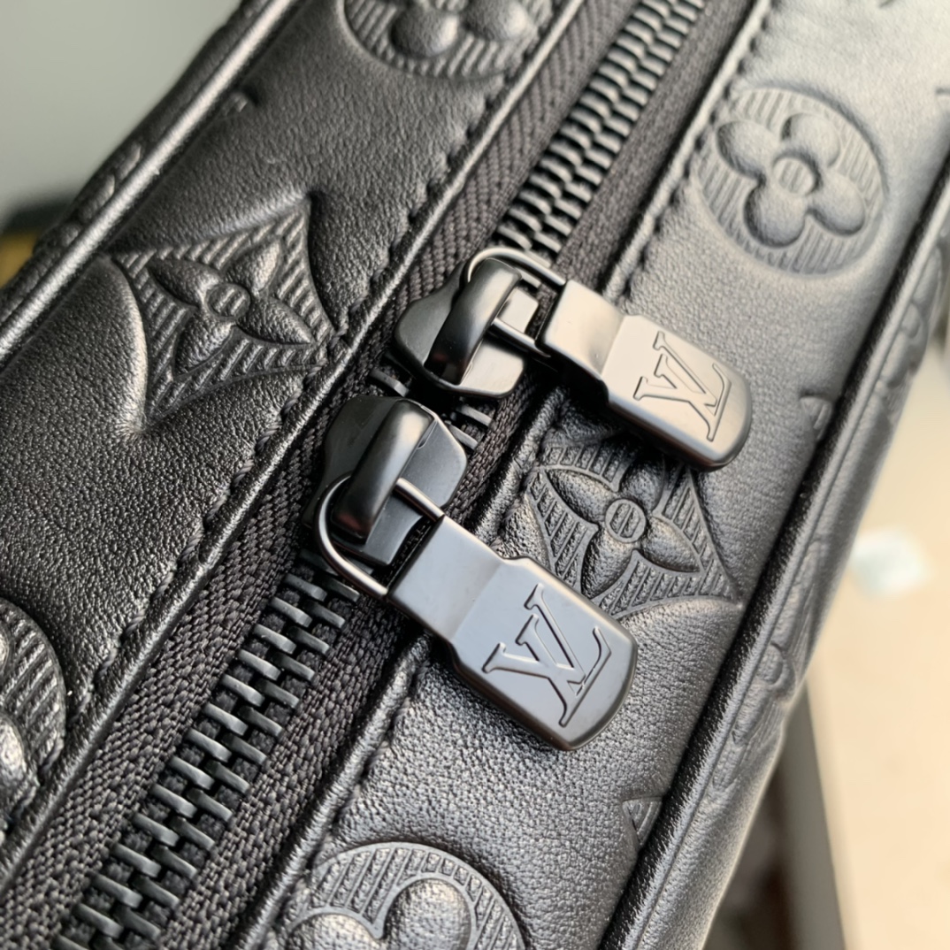 Louis Vuitton Pouch-26*17*71CM Louis Vuitton Pouch-26*17*71CM