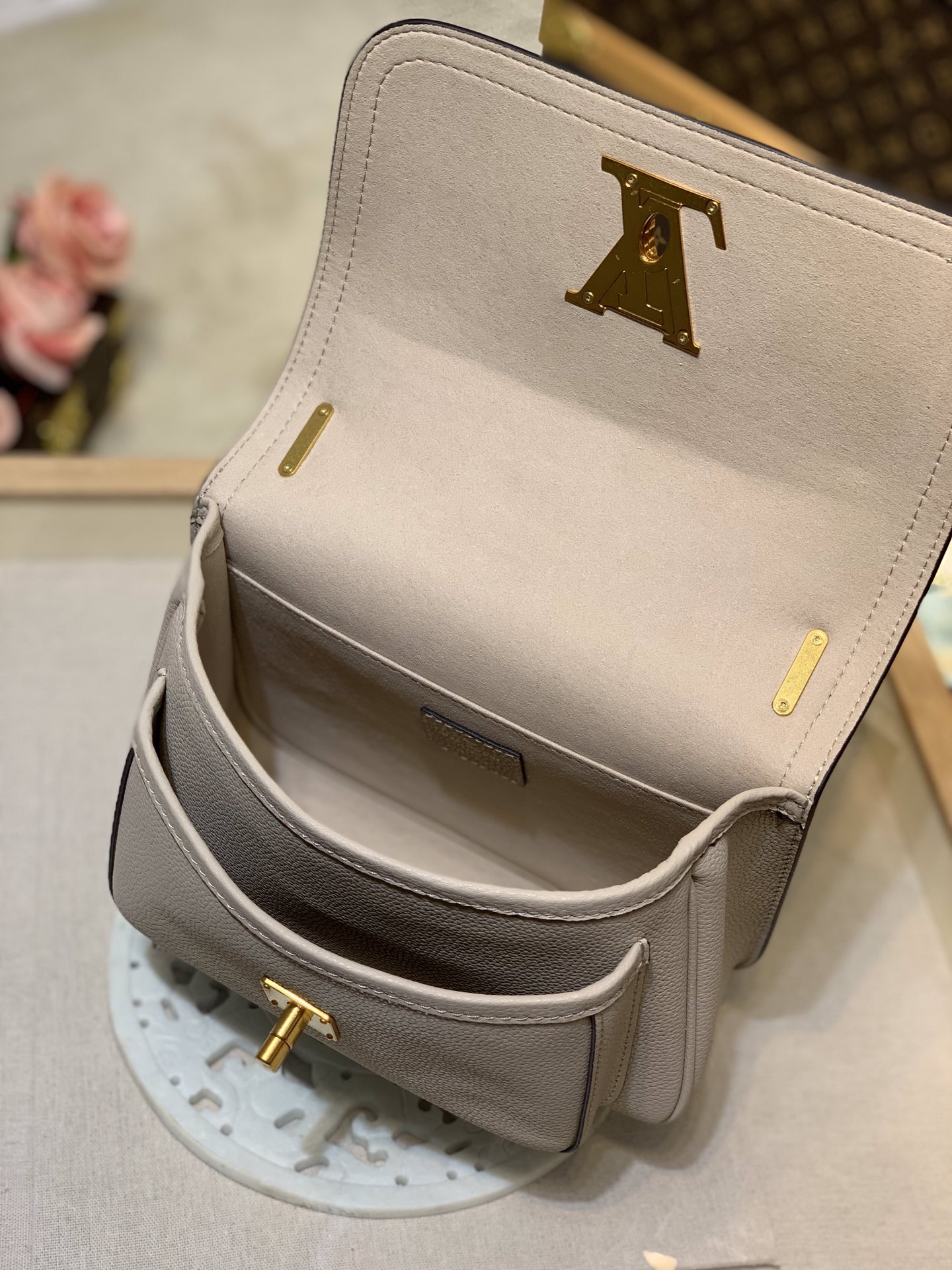 Louis Vuitton Lockme Handbags PM-M57073-23*17*11CM Louis Vuitton Lockme Handbags PM-M57073-23*17*11CM