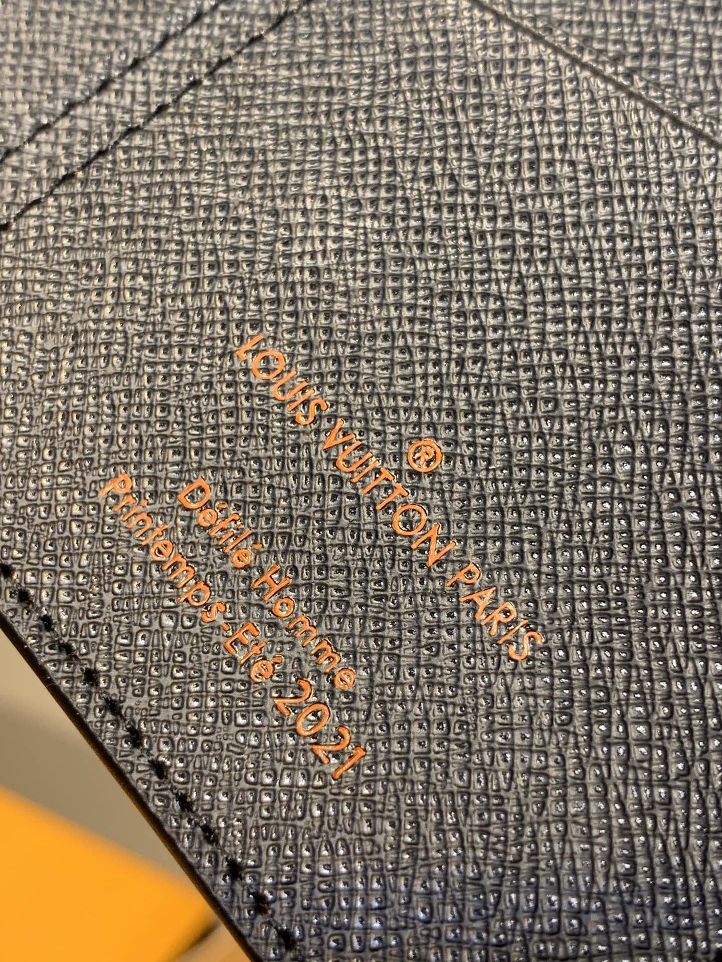 Louis Vuitton Brazza Wallet-10*19*2CM