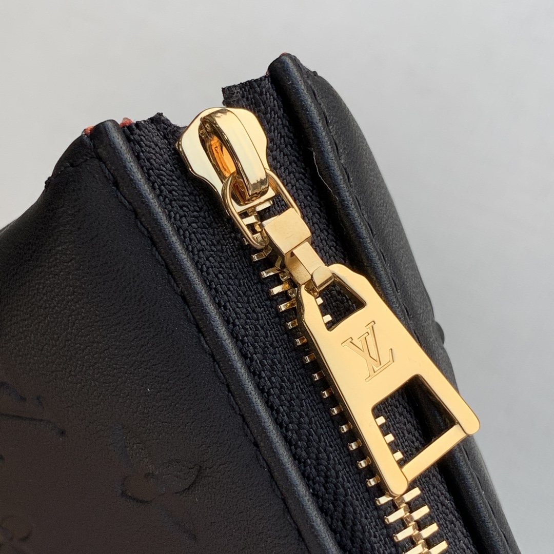 Louis Vuitton Coussin BB Bag-20*16*12 CM