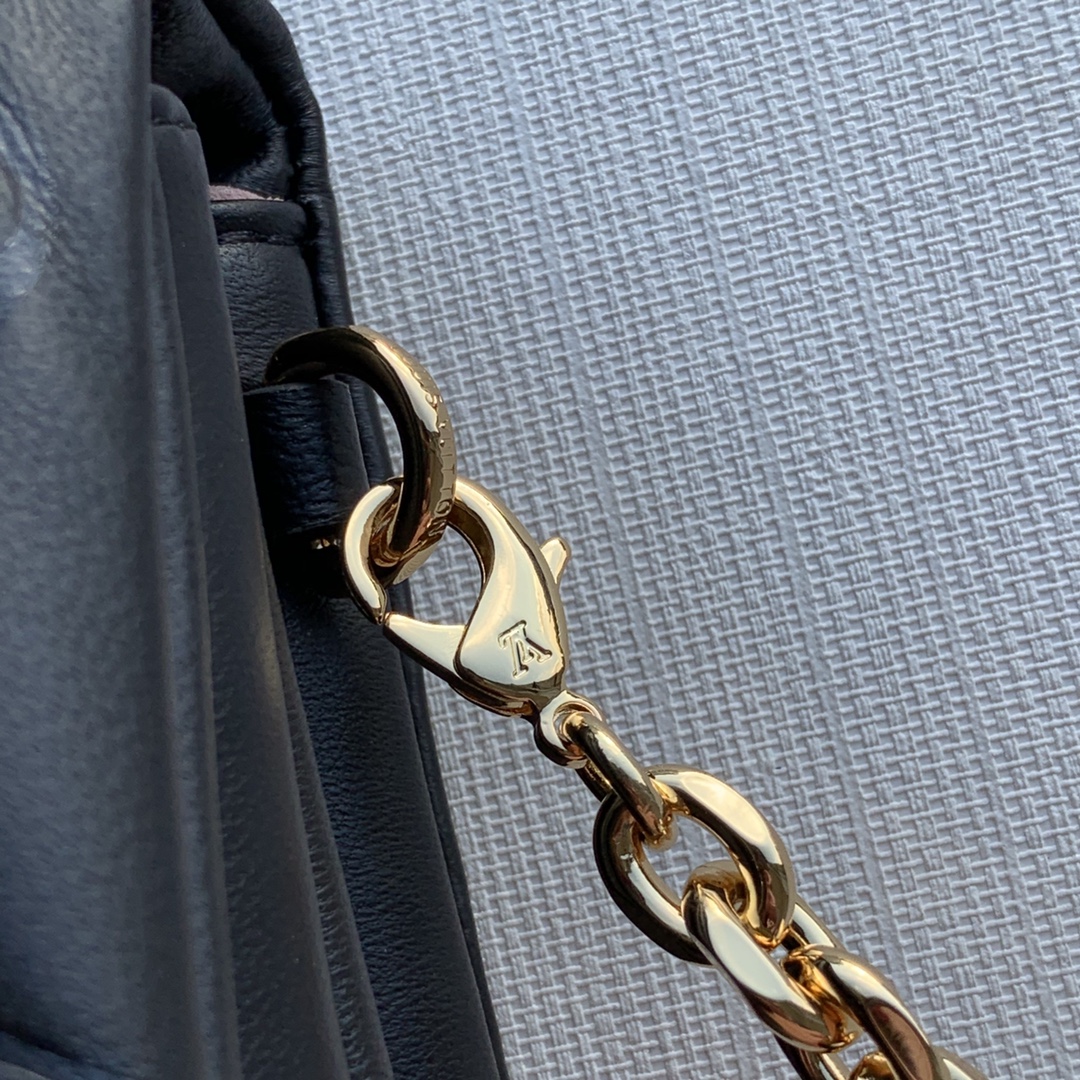 Louis Vuitton Pochette Coussin Chain Bag-20*14*8CM Louis Vuitton Pochette Coussin Chain Bag-20*14*8CM