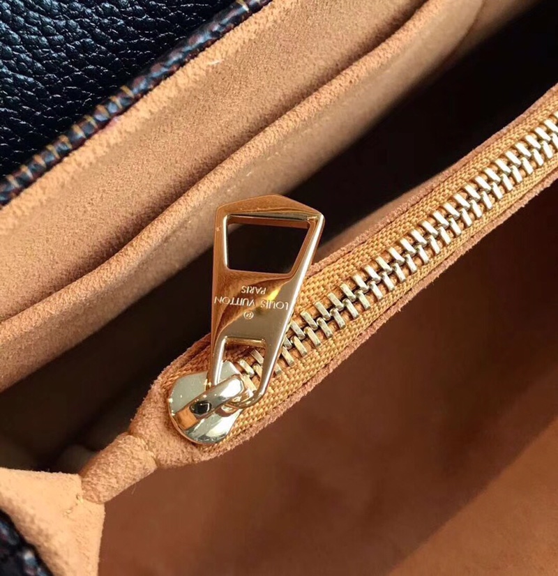 Louis Vuitton Clapton Handbags-25CM