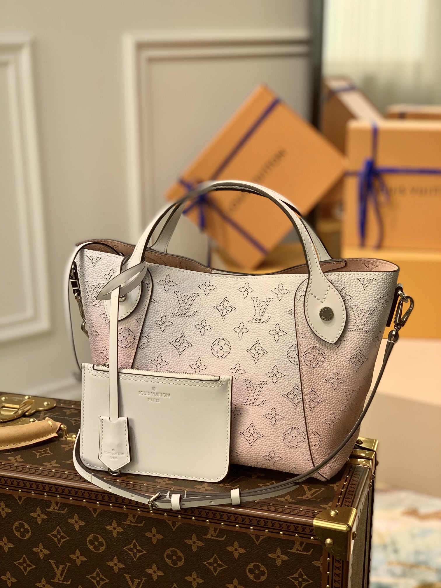 Louis Vuitton Hina Handbags-34*19*13CM