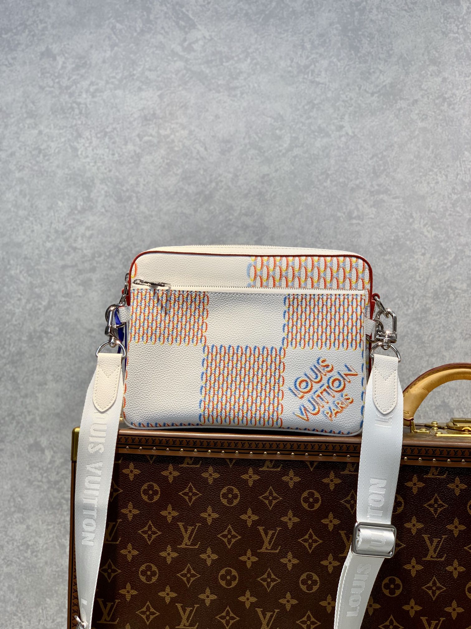 Louis VuittonTrio Handbag-25*18.5*7CM