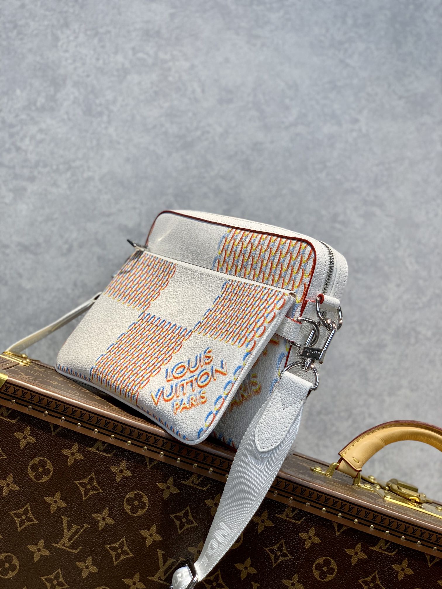 Louis VuittonTrio Handbag-25*18.5*7CM