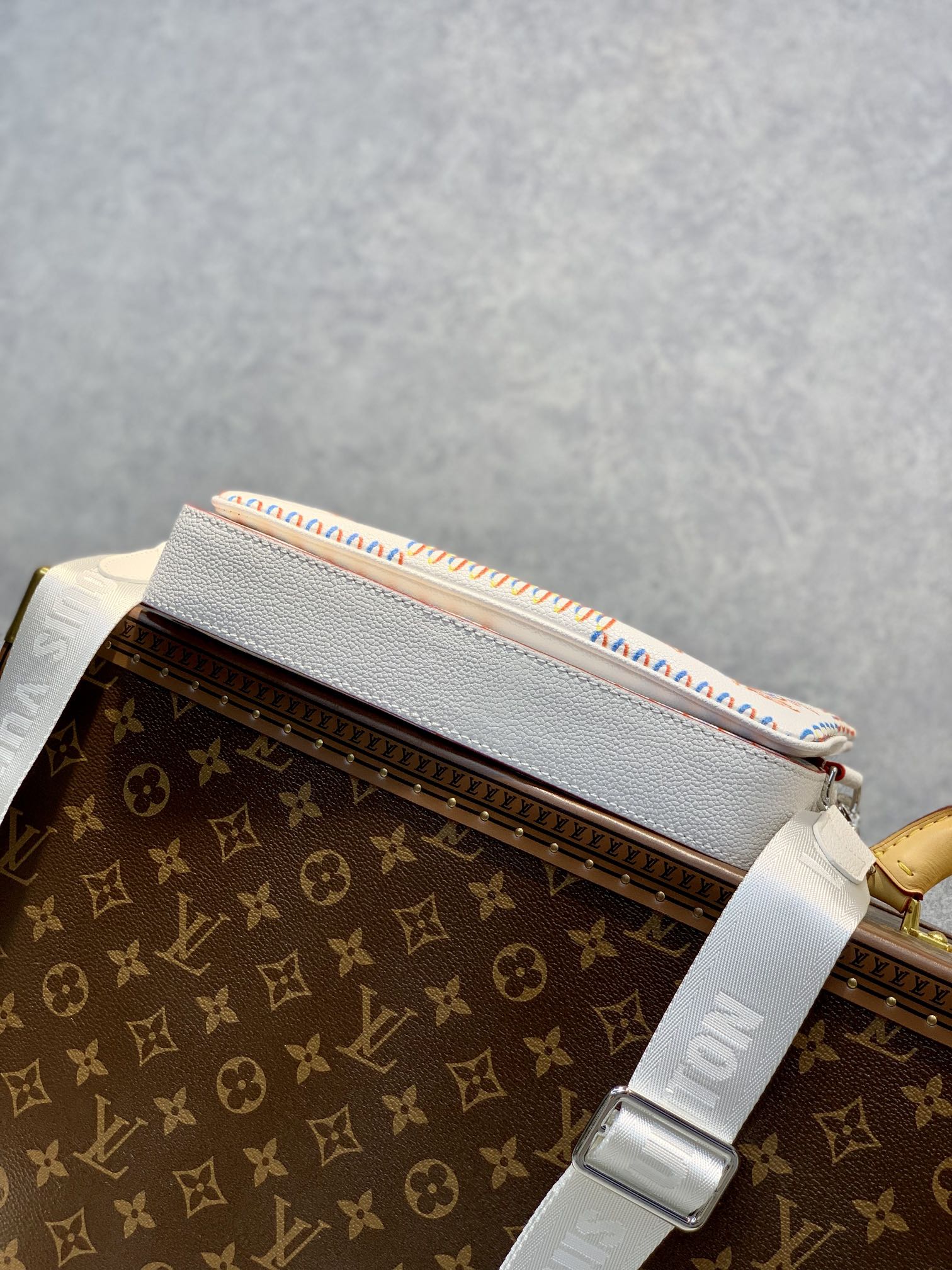Louis VuittonTrio Handbag-25*18.5*7CM