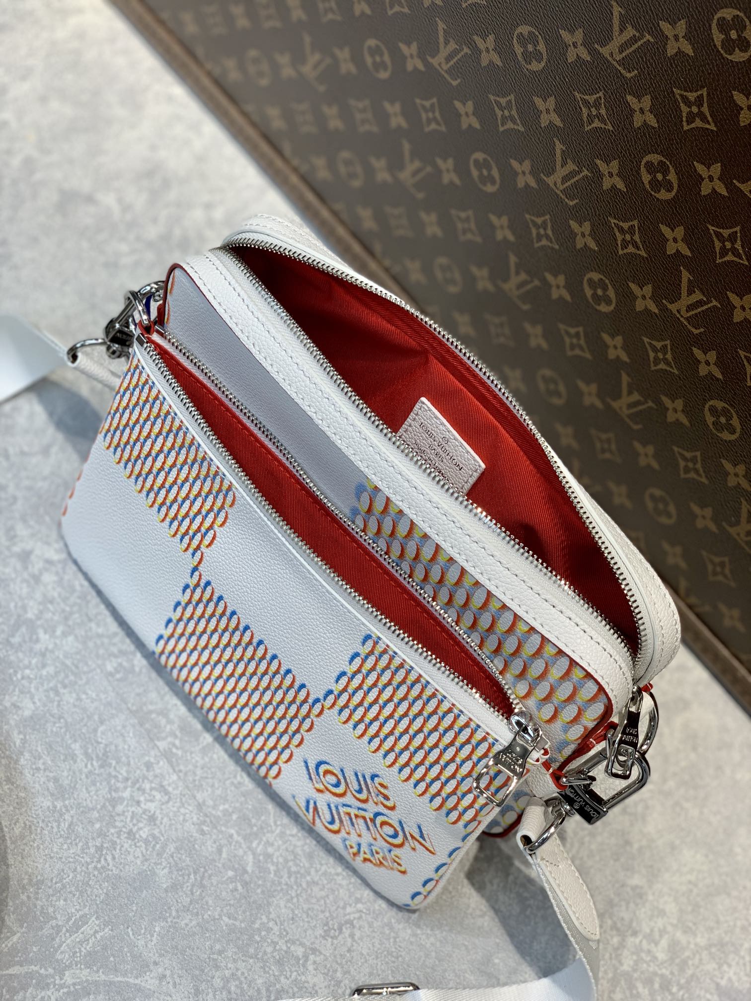 Louis VuittonTrio Handbag-25*18.5*7CM