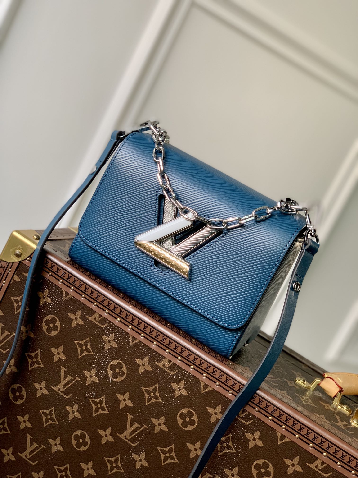 Louis Vuitton Twist -19x 15x 9CM