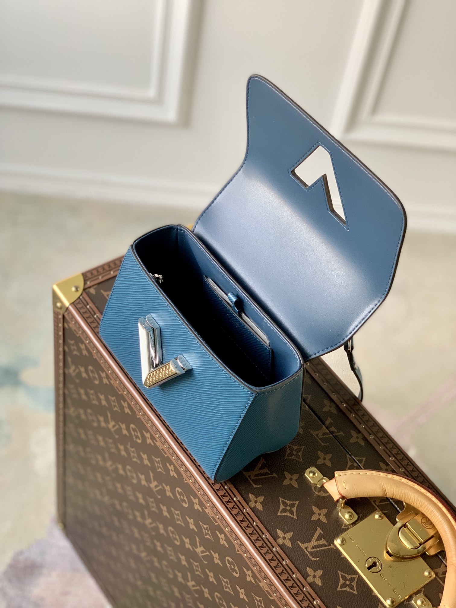 Louis Vuitton Twist -19x 15x 9CM