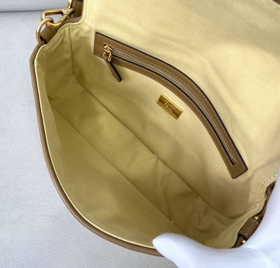 Fendi Medium Baguette Bag-26x15x4CM