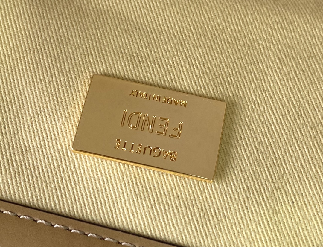 Fendi Medium Baguette Bag-26x15x4CM