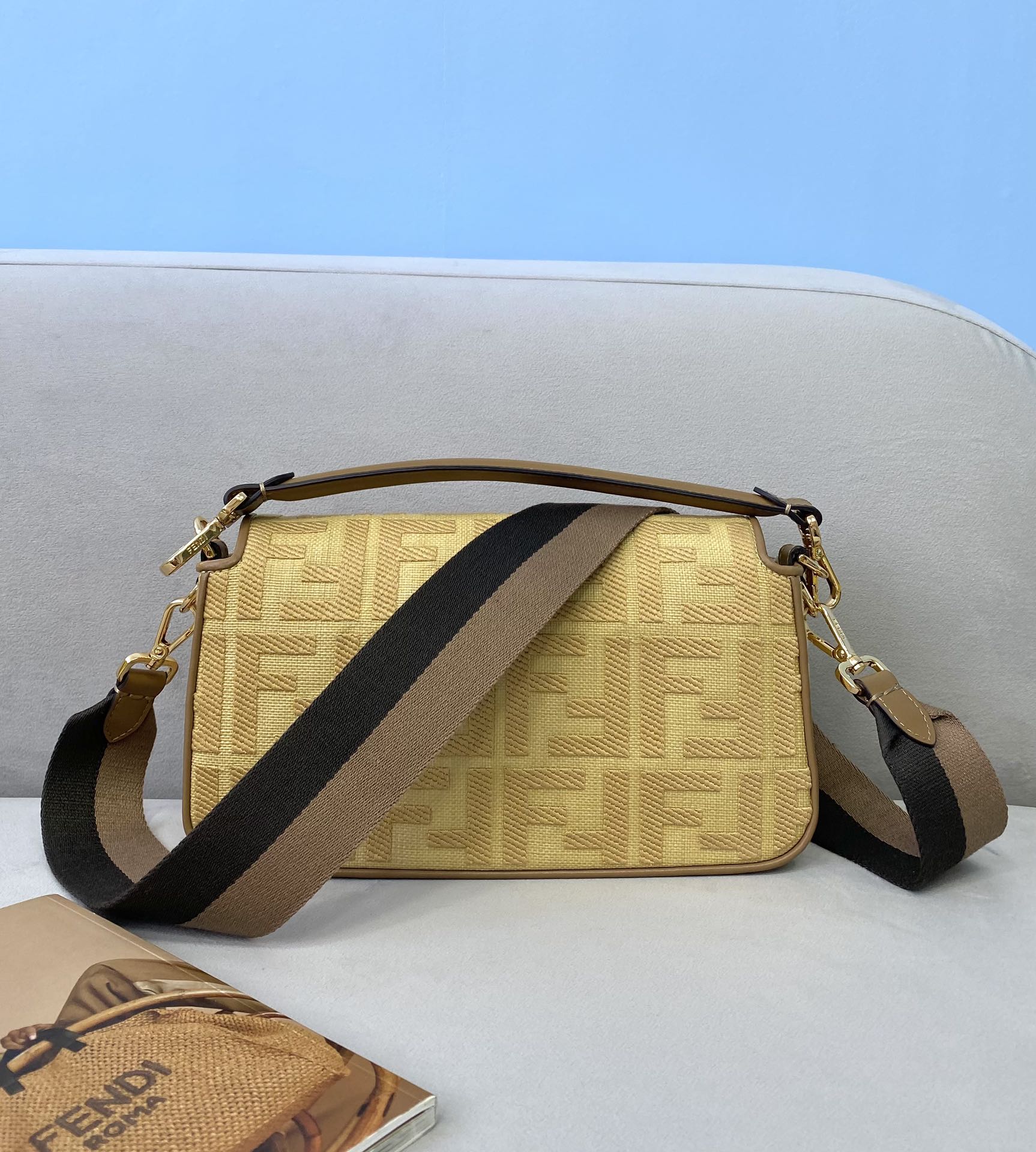 Fendi Medium Baguette Bag-26x15x4CM