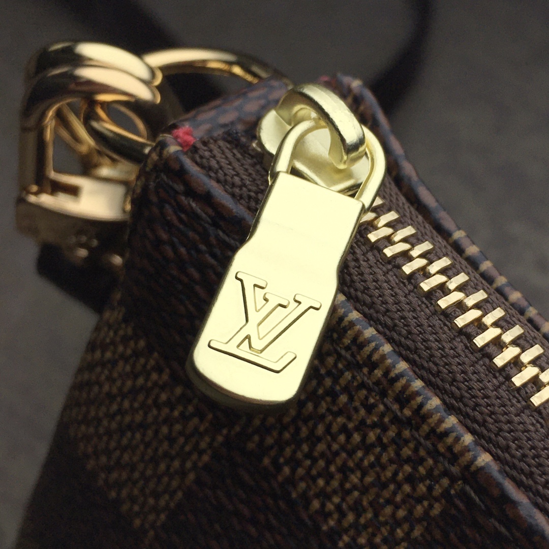 Louis Vuitton Pochette Accessoires-24x14x4CM