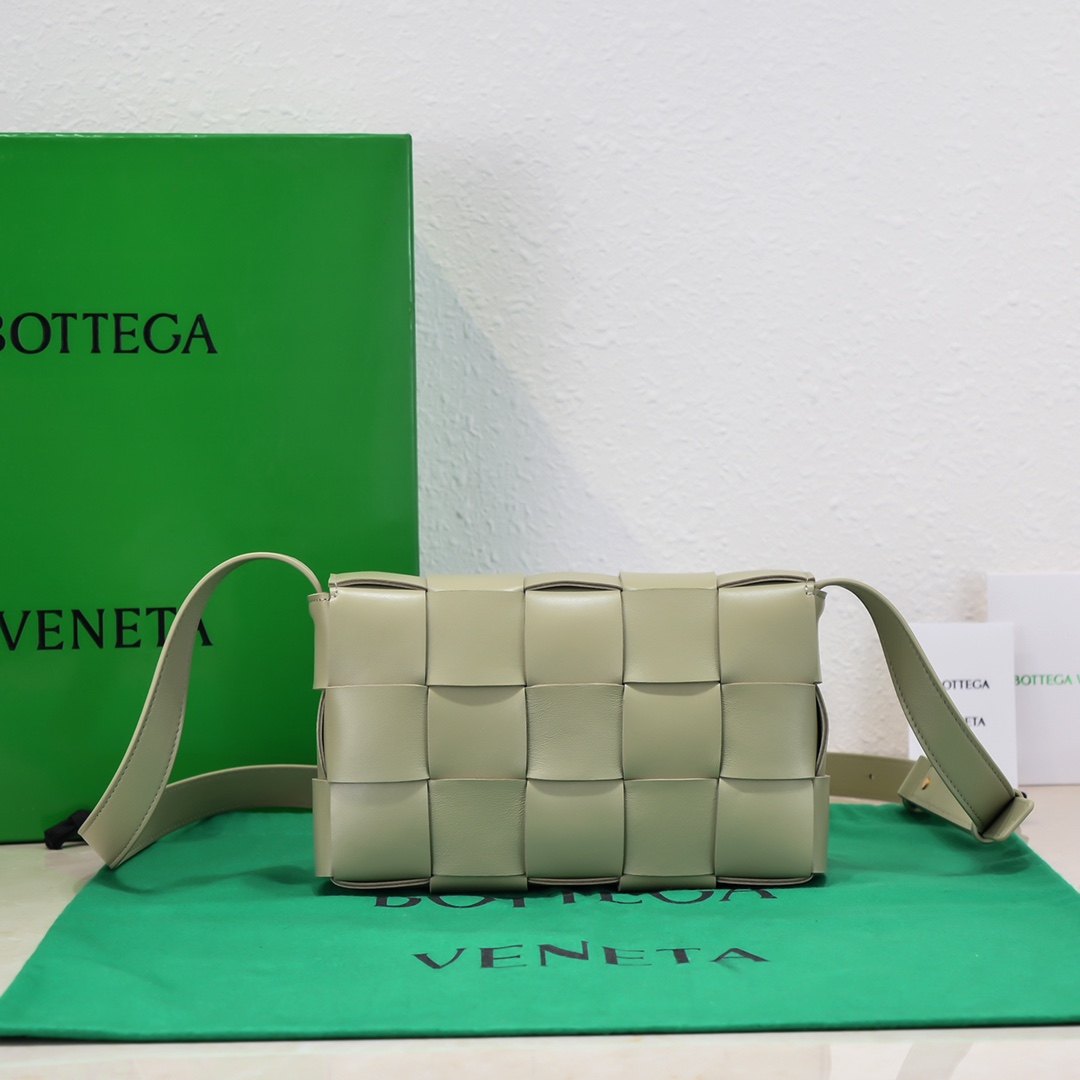 Bottega Veneta Cassette Bag-23x15x6CM