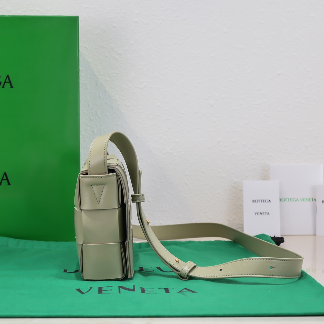 Bottega Veneta Cassette Bag-23x15x6CM