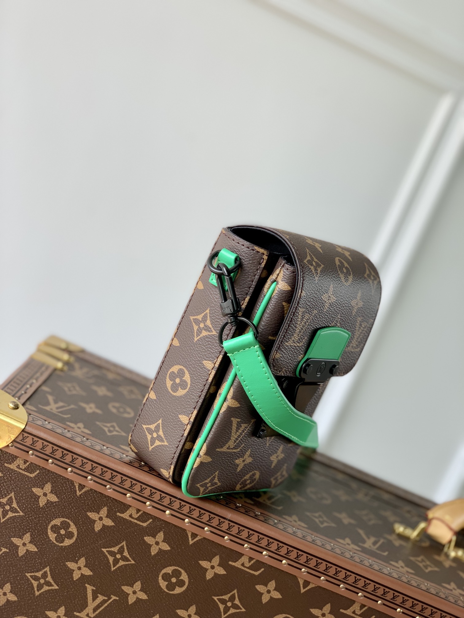 Louis Vuitton S-Lock Vertical Wearable Handbag-12*19*7CM Louis Vuitton S-Lock Vertical Wearable Handbag-12*19*7CM