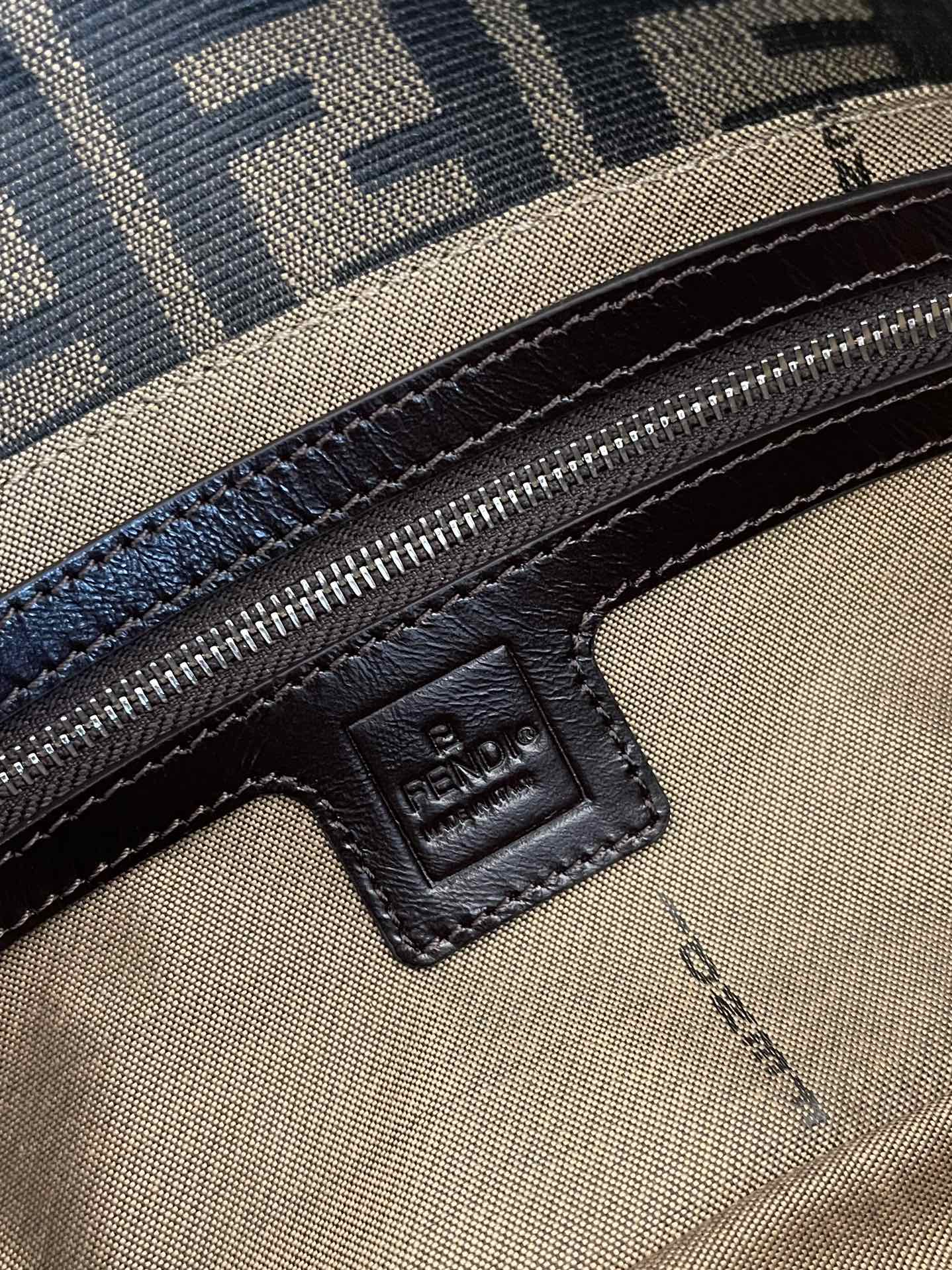 FendI Medium Baguette Bag-26x15x4CM
