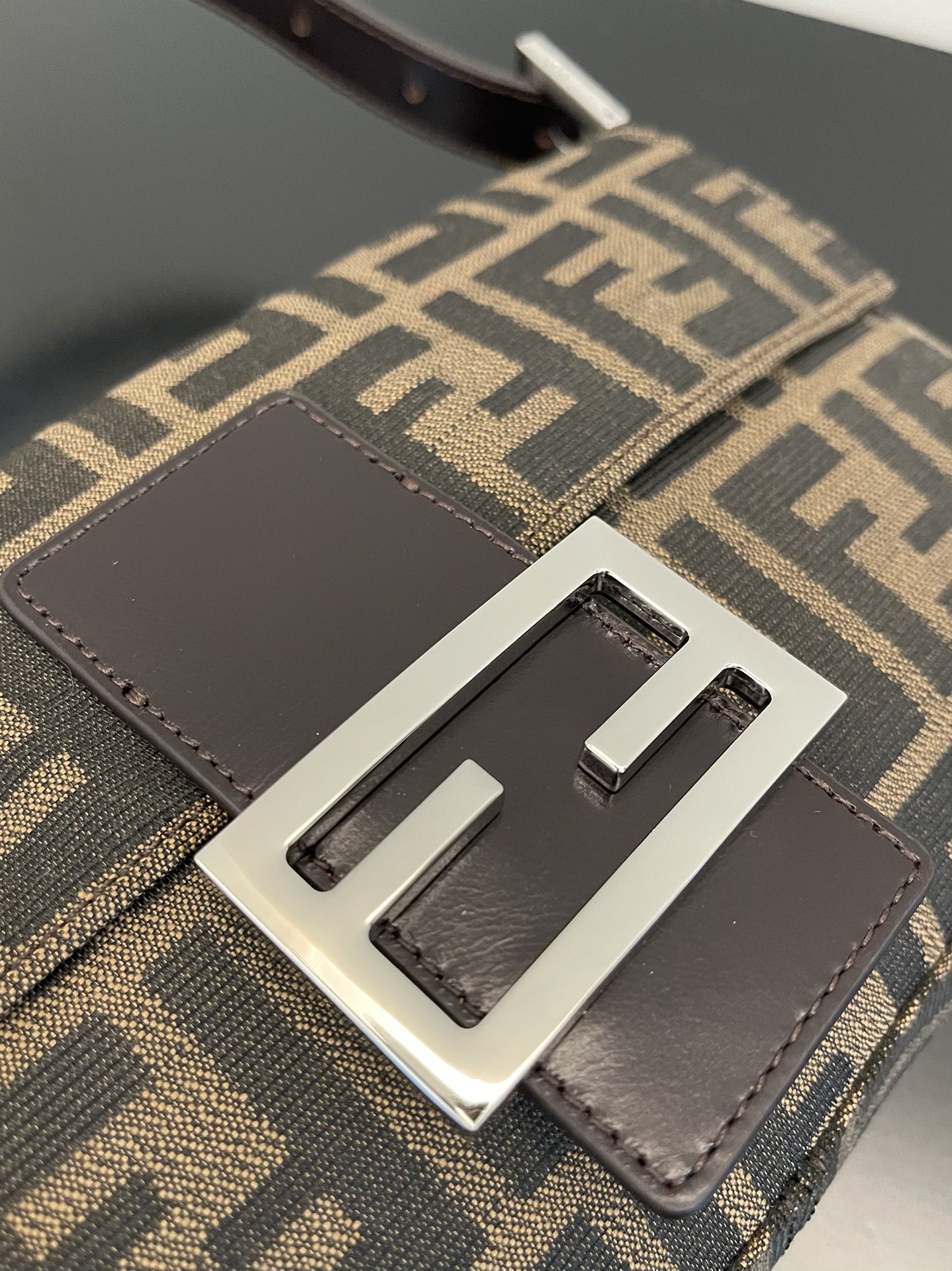 FendI Medium Baguette Bag-26x15x4CM