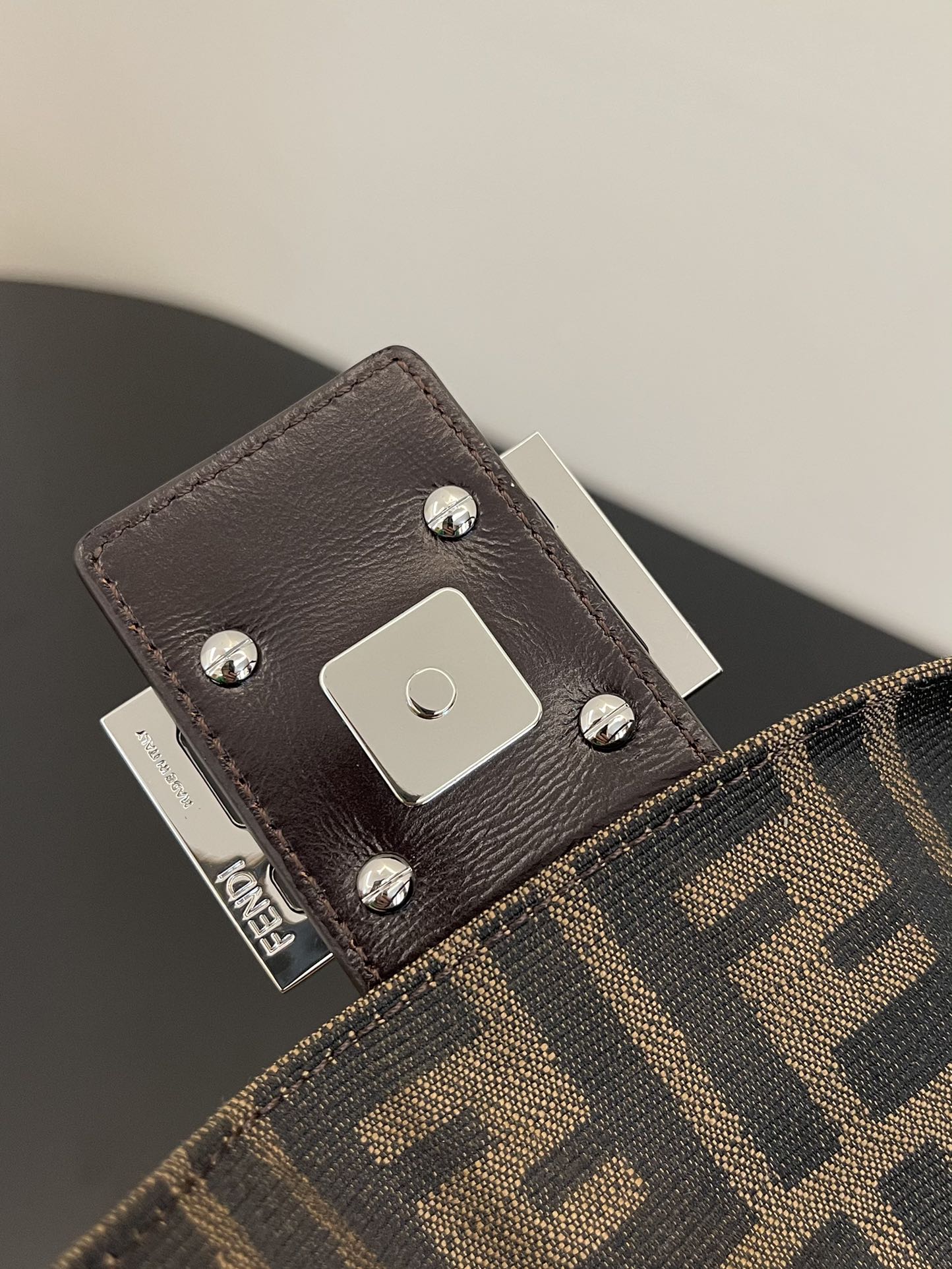 FendI Medium Baguette Bag-26x15x4CM