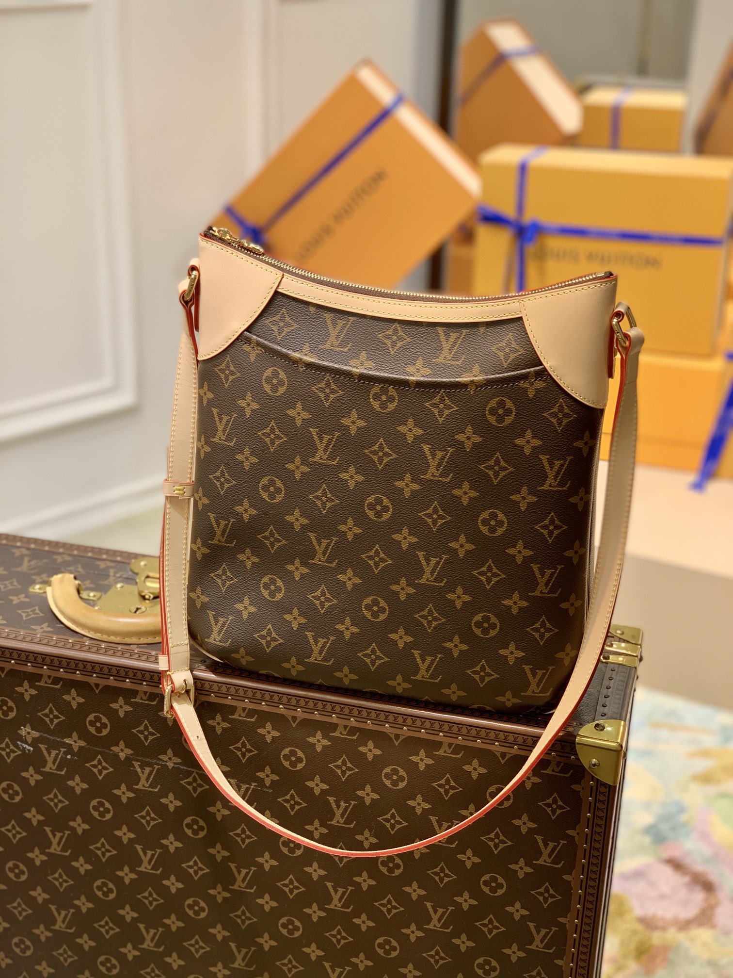 Louis Vuitton Odeon Handbags-M56389-29*35*7CM