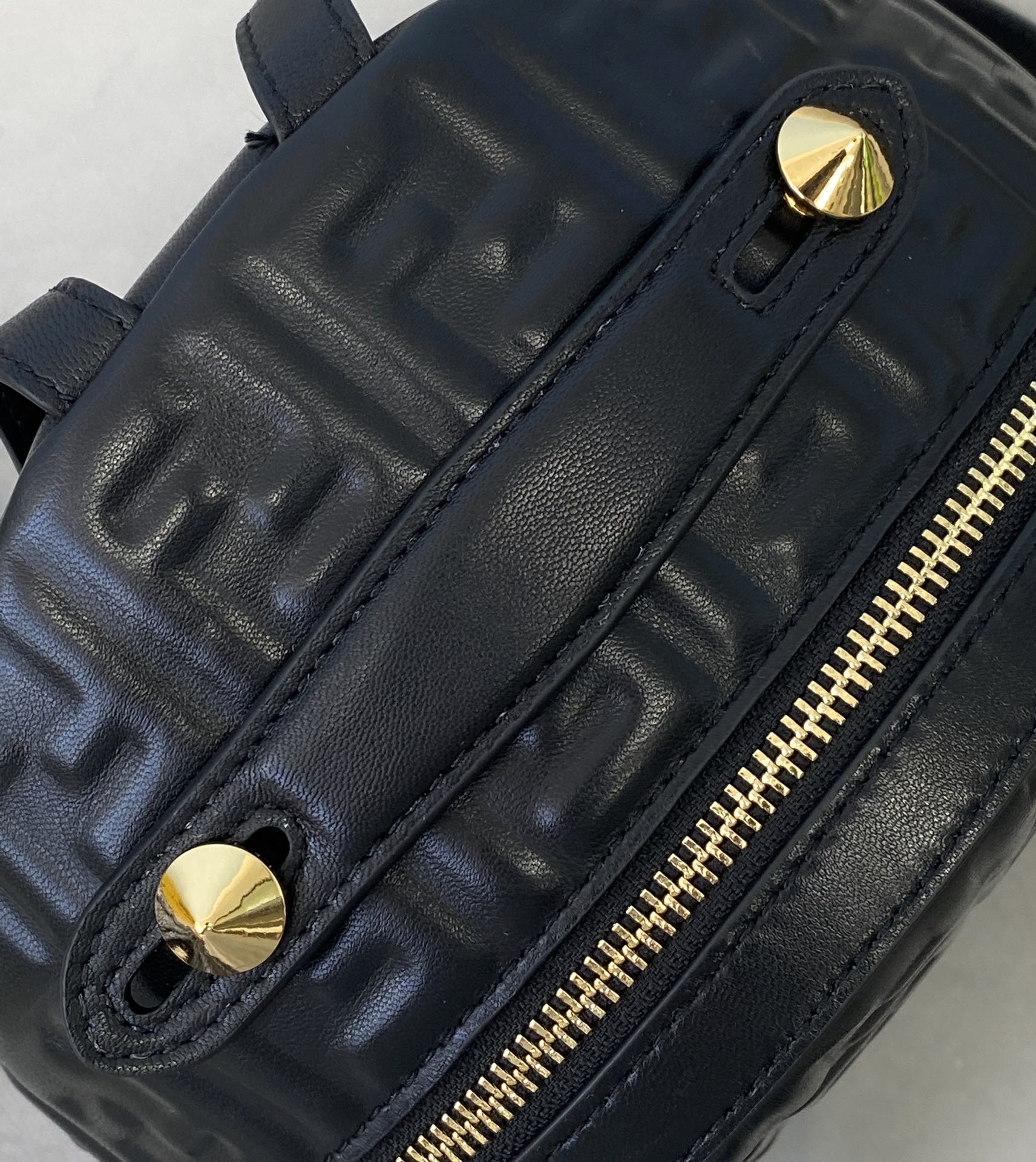 Fendi Backpack-22x10x22CM