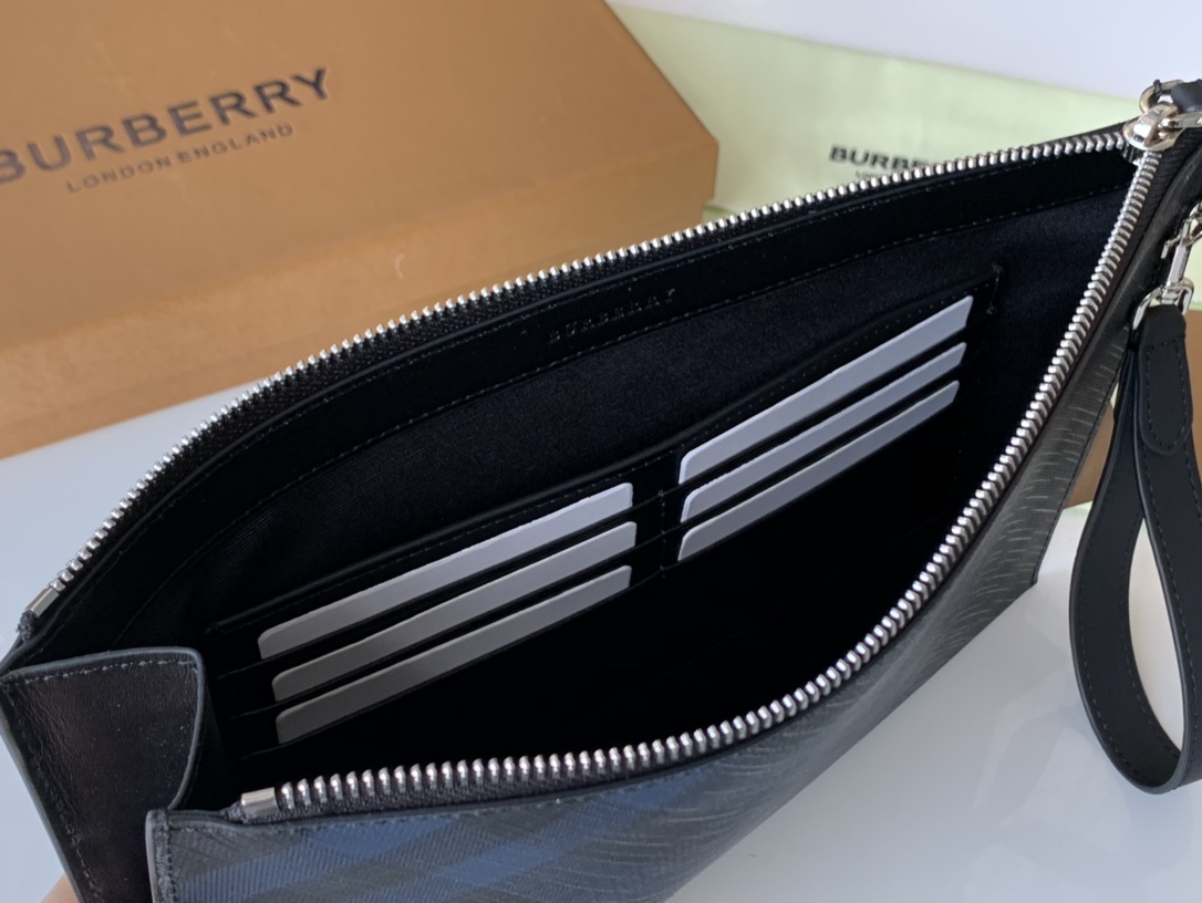 Burberry Wallet-30 x 20 CM