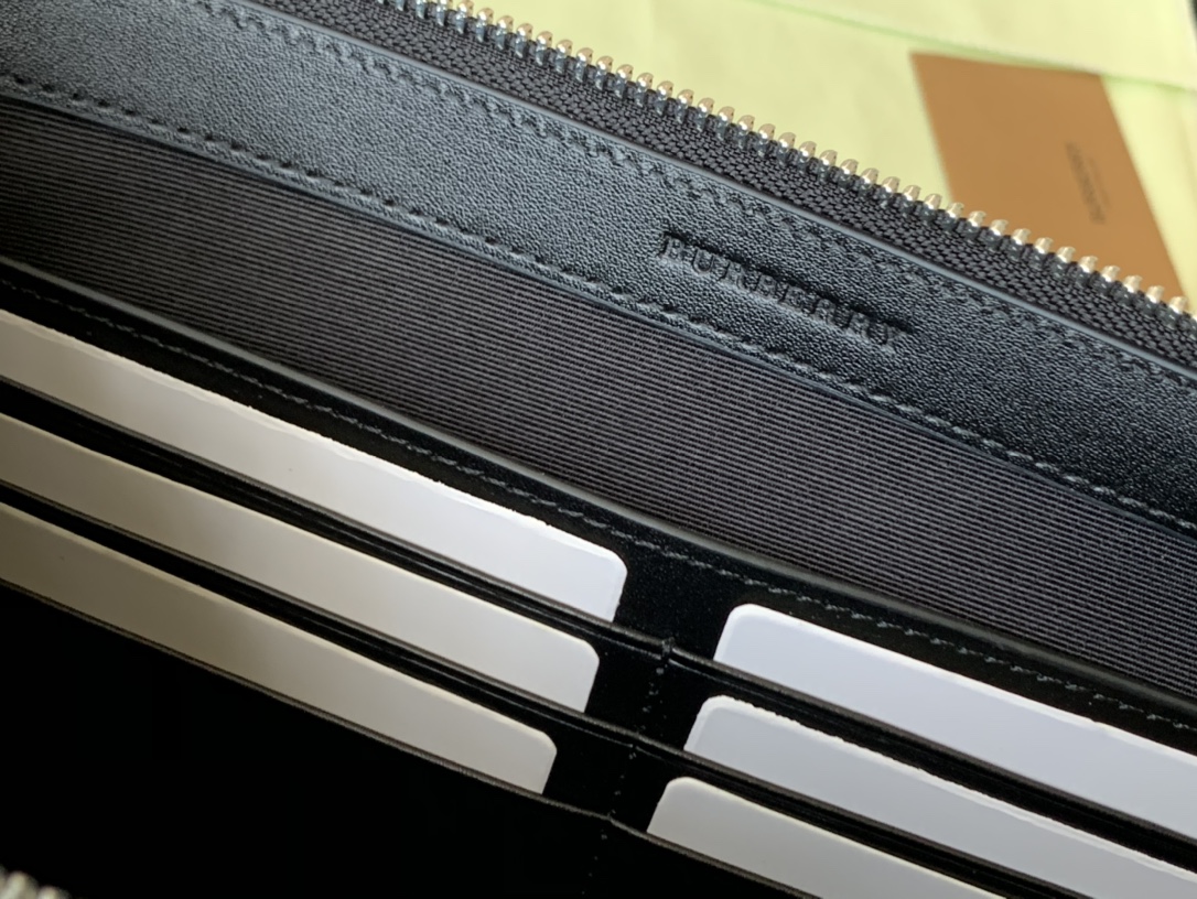 Burberry Wallet-30 x 20 CM