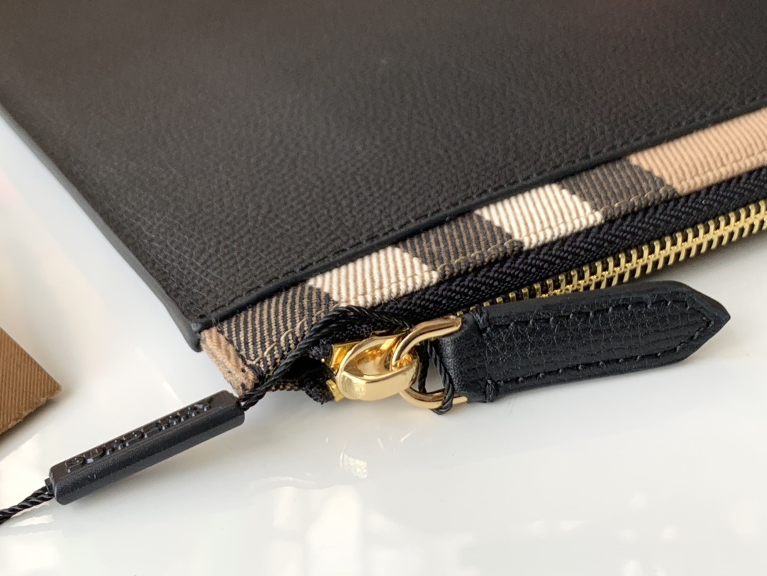 Burberry Wallet-30 x 20 CM